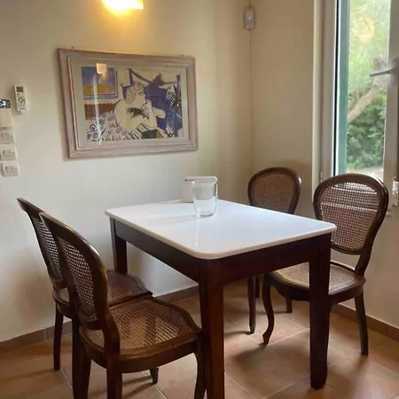 Secluded Seaside W Garden Sea-sunset View בית נופש