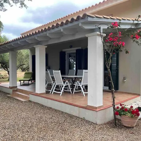 Secluded Seaside W Garden Sea-sunset View בית נופש